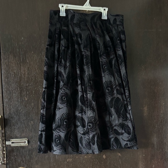Voodoo Vixen black feather flocked full swing skirt. XL - Picture 3 of 4